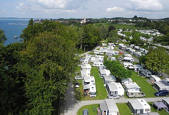Luftaufnahme Campingplatz Zelte Wohnmobile Wohnwagen Hagnau Bodensee